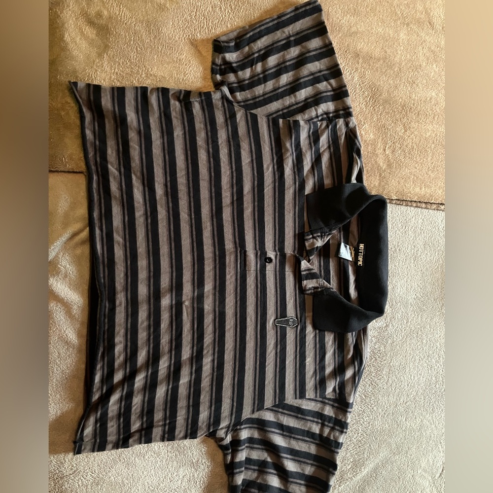 Women’s Cropped Coffin Shirt